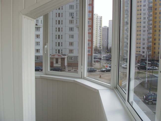 Закругленное радиусное остекление полукруглого балкона и лоджии Домодедово