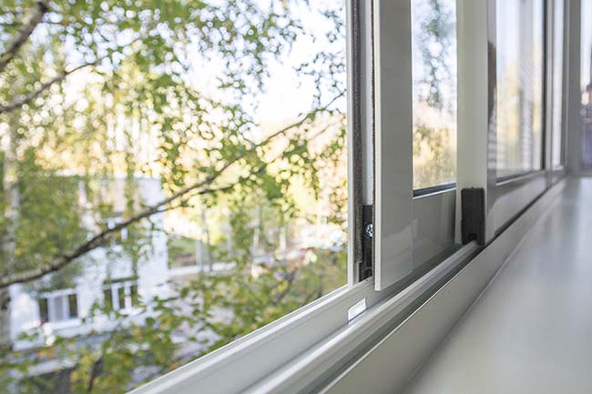 Раздвижное холодное остекление распашными окнами Домодедово