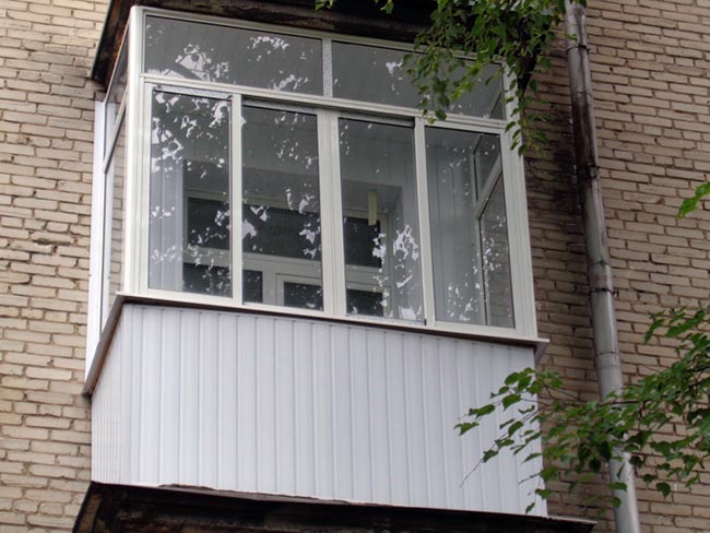 Остекление балкона в сталинке - сталинском доме Домодедово