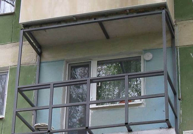 Альтернативное остекление балкона оргстеклом вместо стекла Домодедово