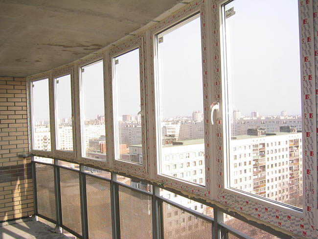 Недорогое остекление общего балкона Домодедово