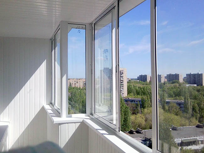 Нестандартное остекление балконов косой формы и проблемных балконов Домодедово